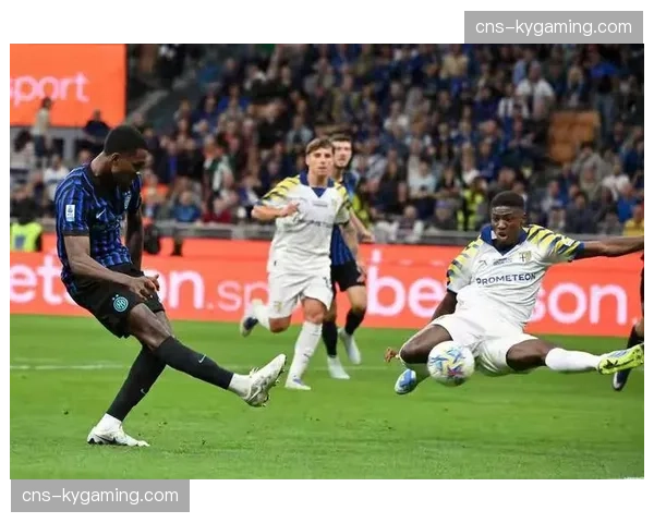 国际米兰2-0完胜帕尔马，图拉姆与姆希塔良破门助蓝黑军团提前三轮锁定意甲冠军